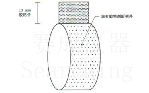 濟南賽成VOC-01環(huán)形初粘儀測試時(shí)，將膠帶式樣彎轉成如圖這樣的環(huán)形試樣，有膠面朝外